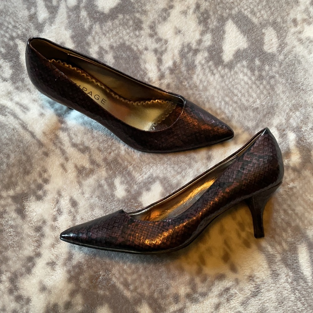 Rampage Metallic Purple Snakeskin Pumps